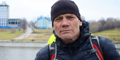 Serguêi Lukianov percorreu 24 mil km em volta ao mundo a pé