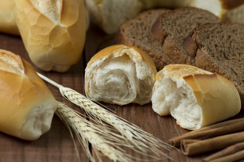 Variedade de pães que servem como alimentos para acampamentos e trilhas
