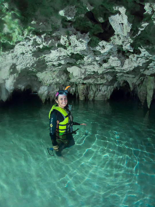 Interior do Cenote Chaak Tun em Playa del Carmen
